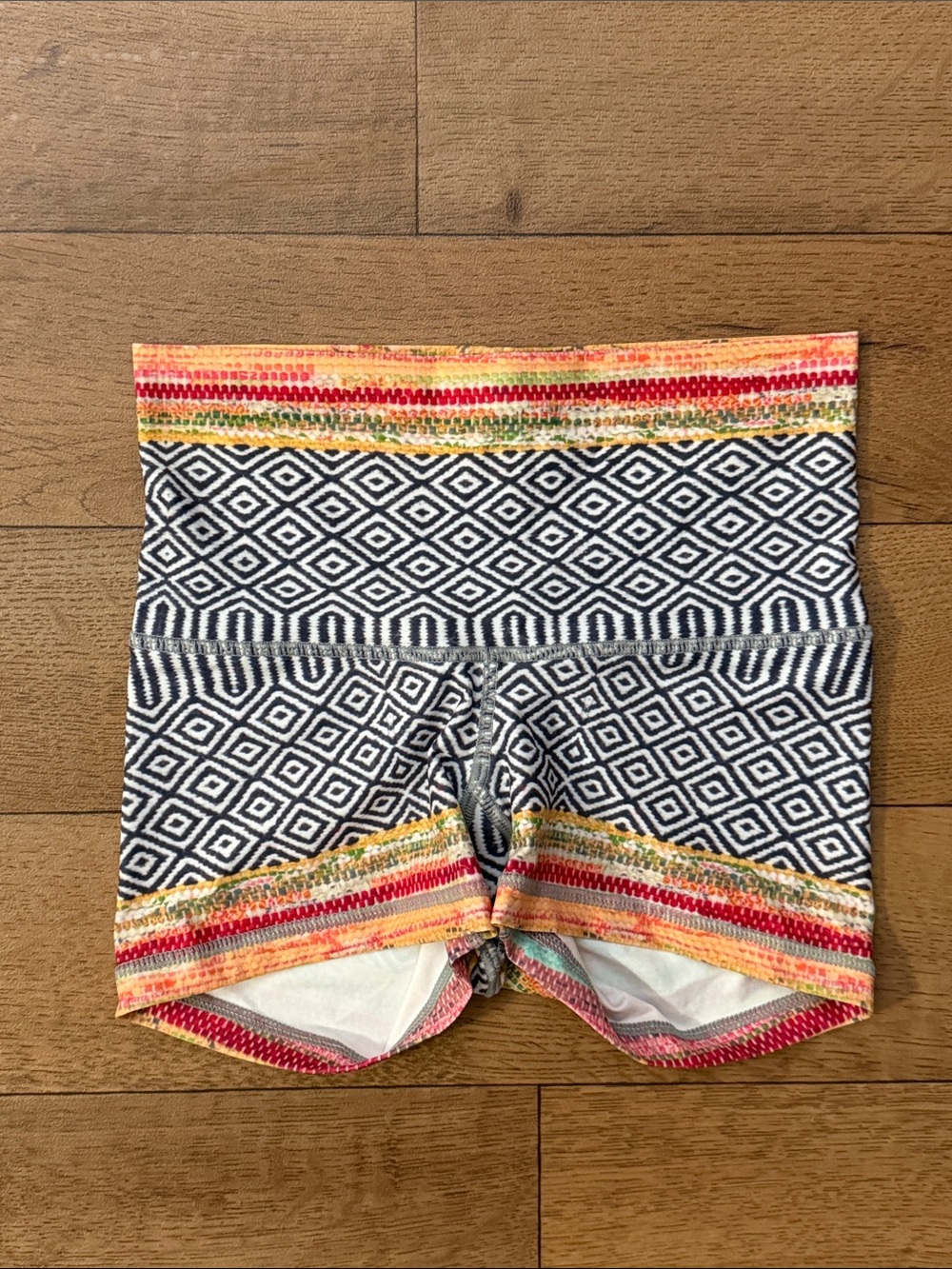 Niyama Sol Size XS Flirt Shorts Printed Hot Yoga Pilates Bottom Sexy Comfortable